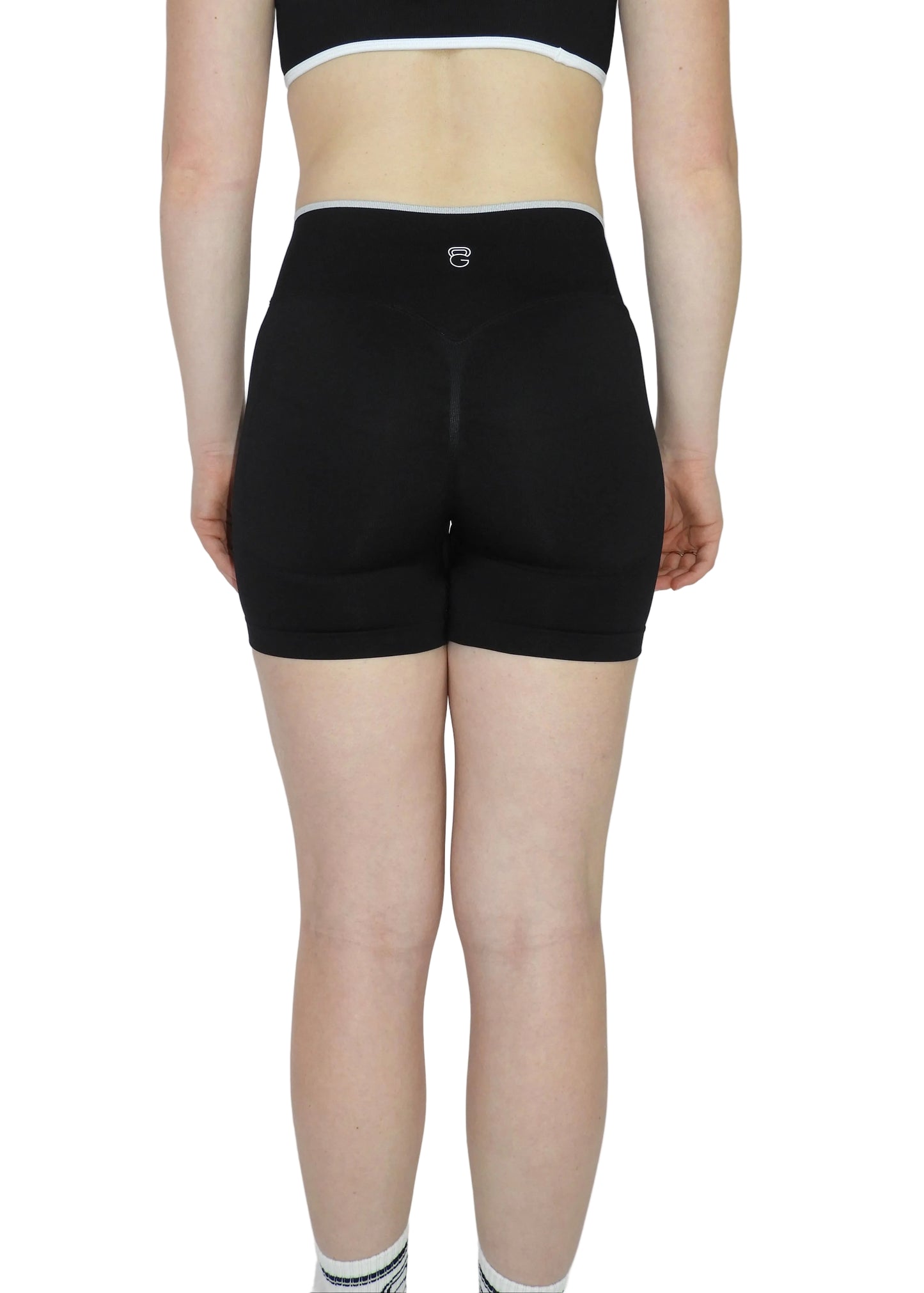Aline Edition Short – Tiefschwarz