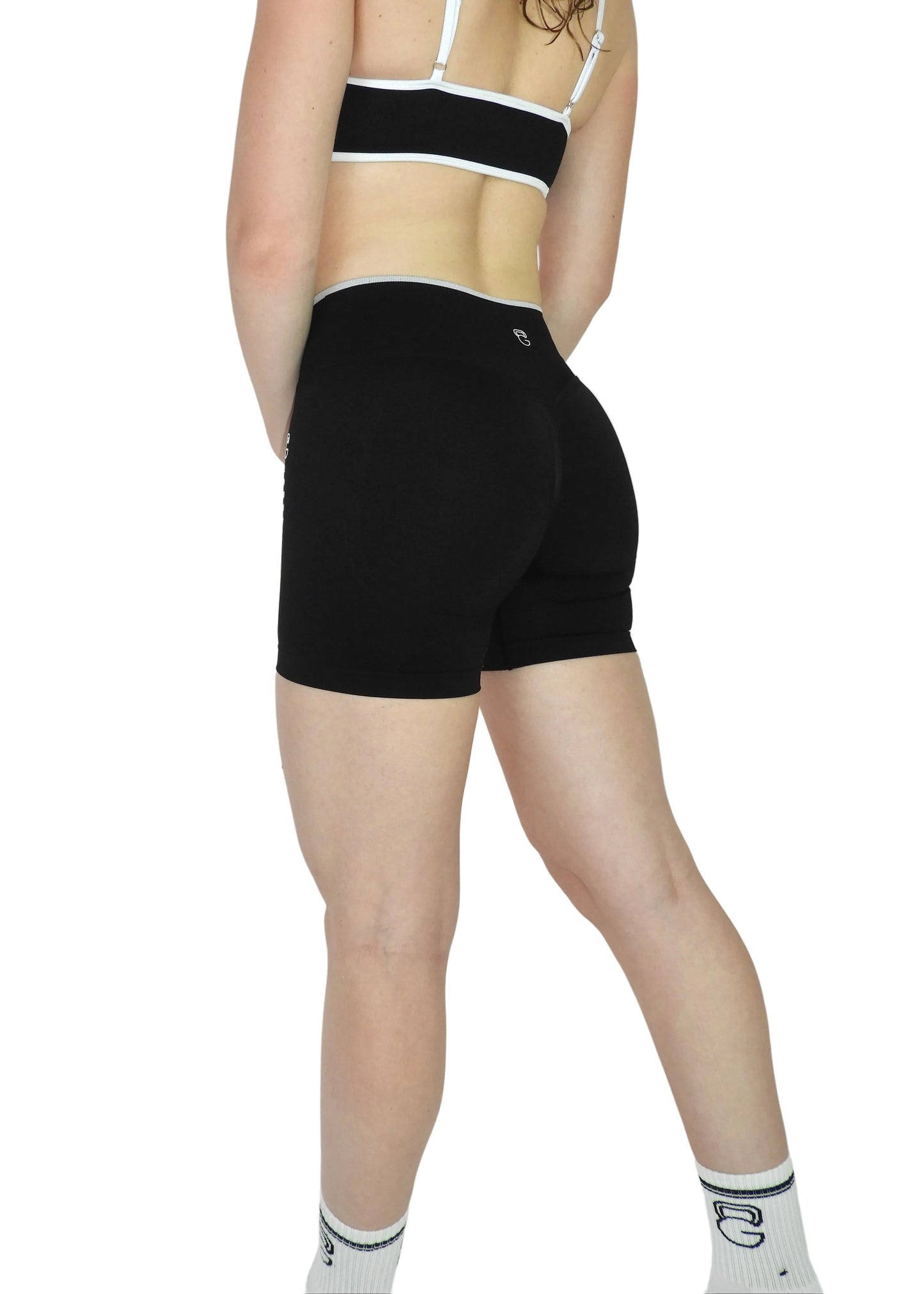 Aline Edition Short – Tiefschwarz