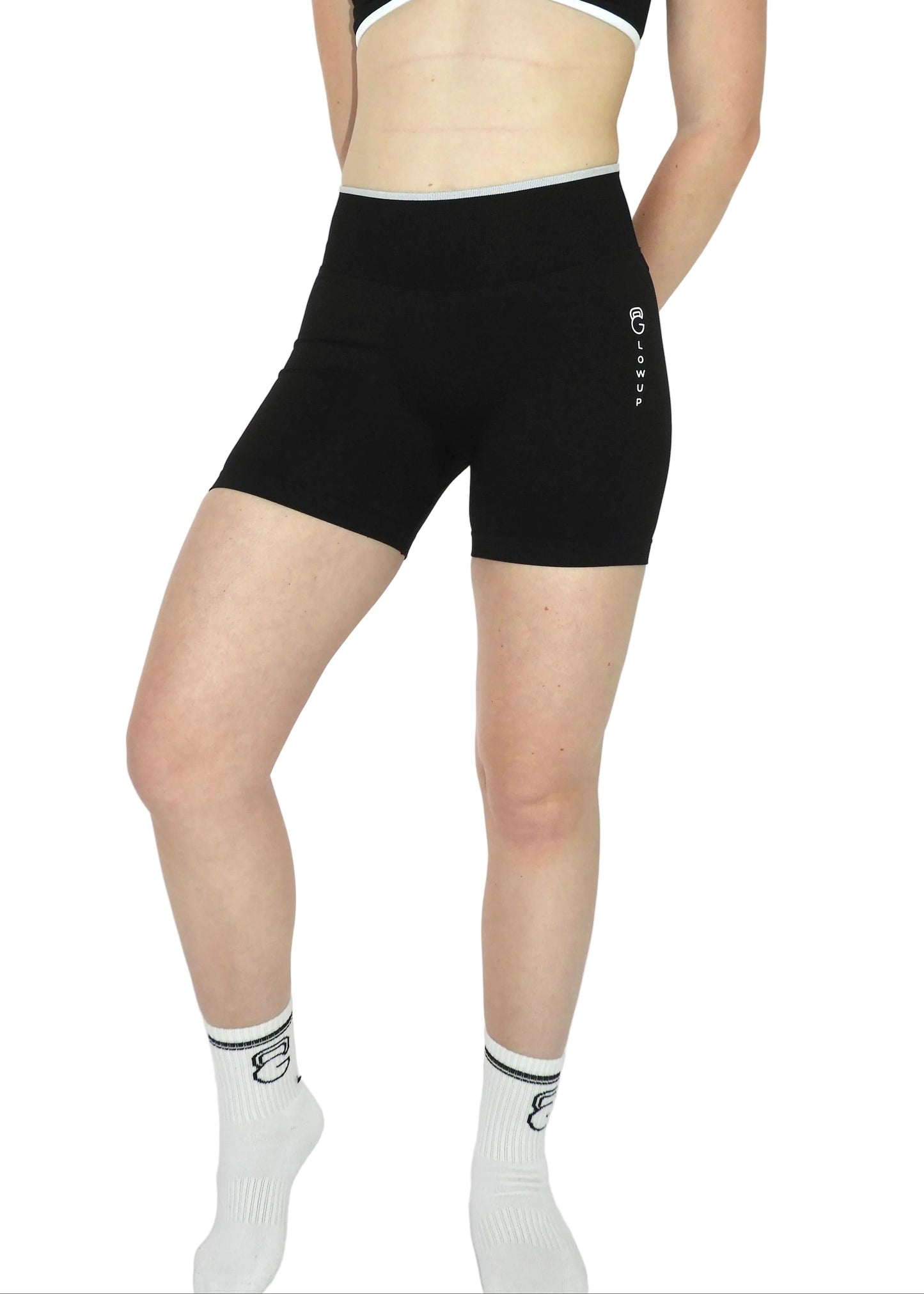 Aline Edition Short – Tiefschwarz