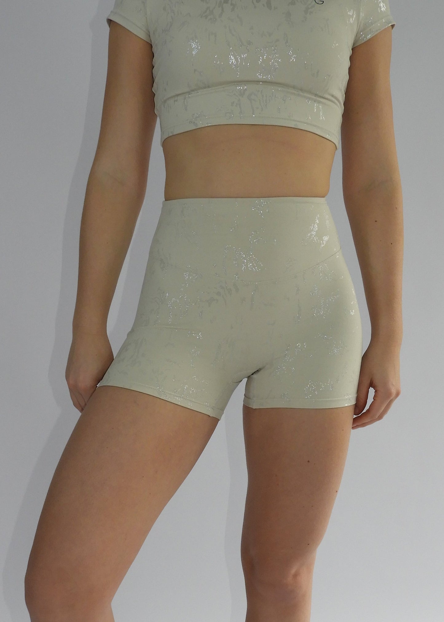 Glow Essence shorts - White