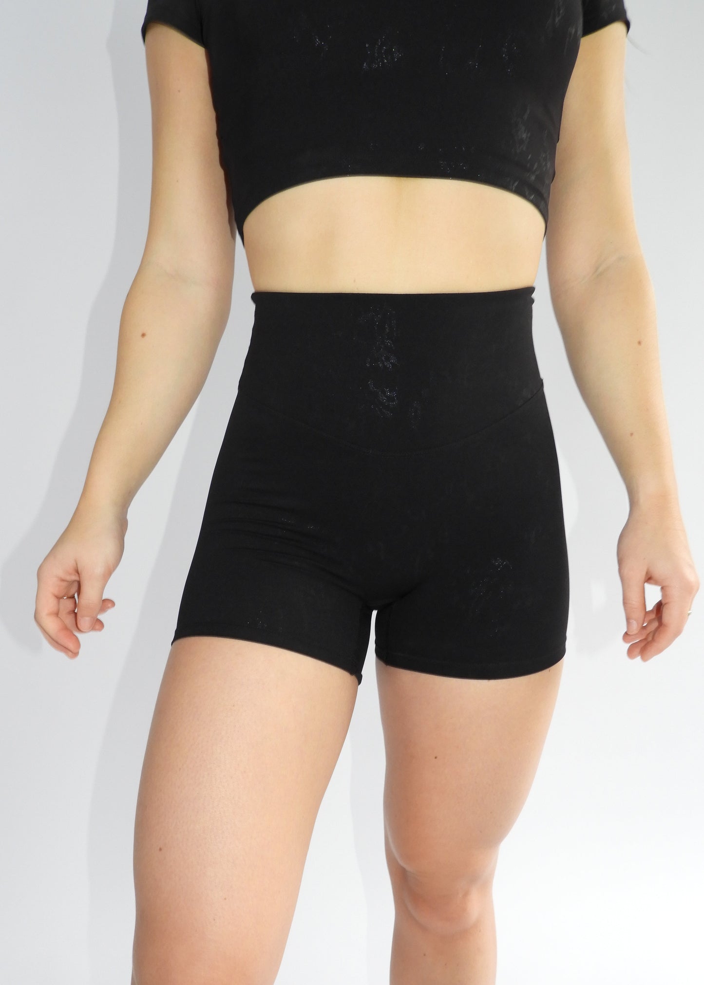Glow Essence shorts - Black